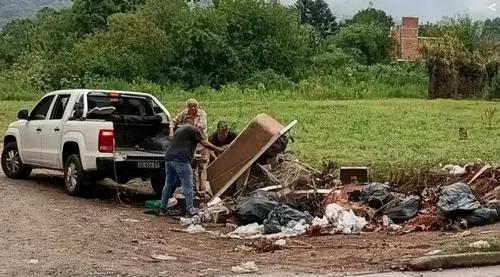 Yerba Buena: tiró un montón de basura en la calle, su foto se hizo viral y ya lo encontraron